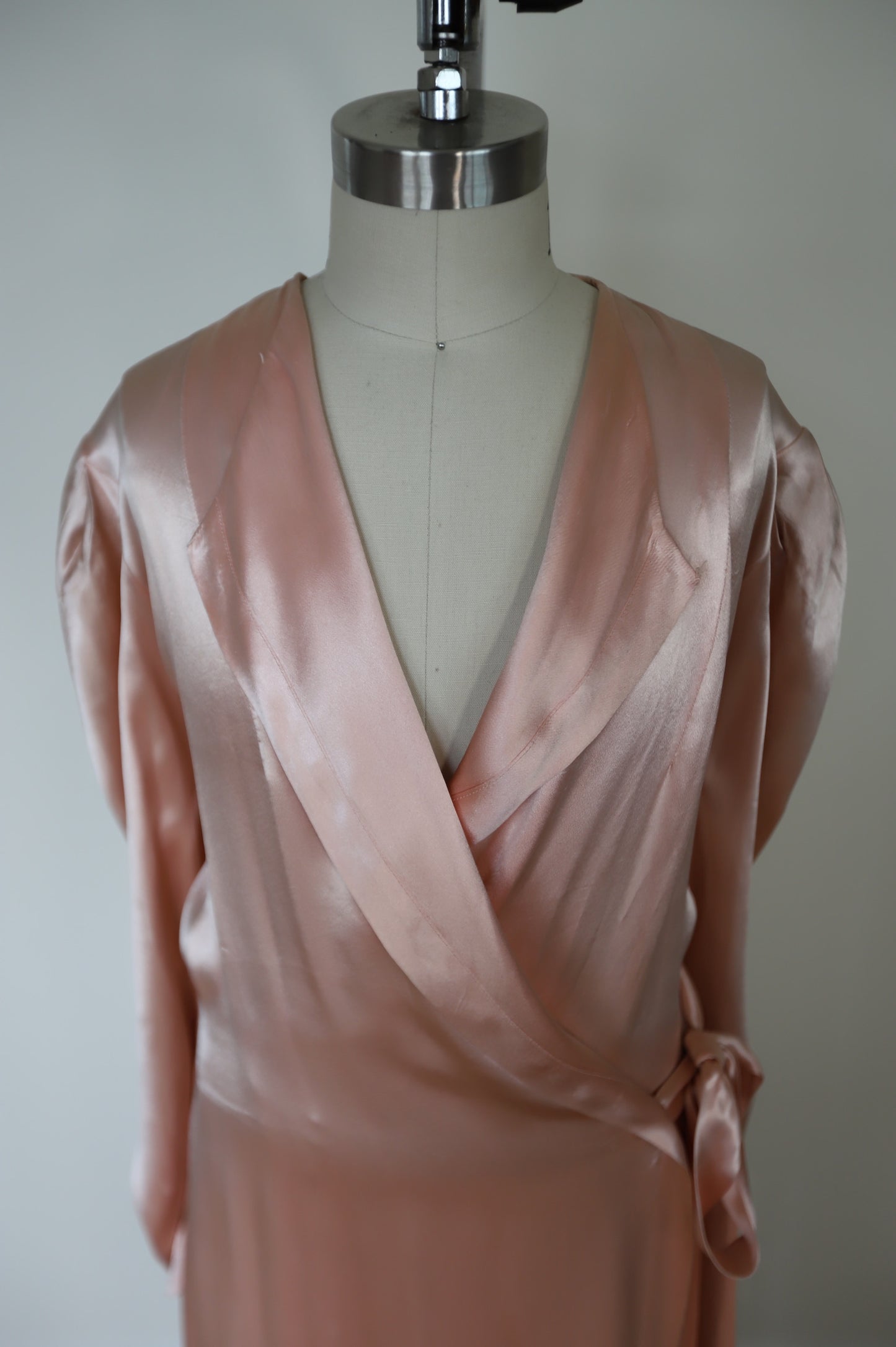 1930s Pink Satin Dressing Gown