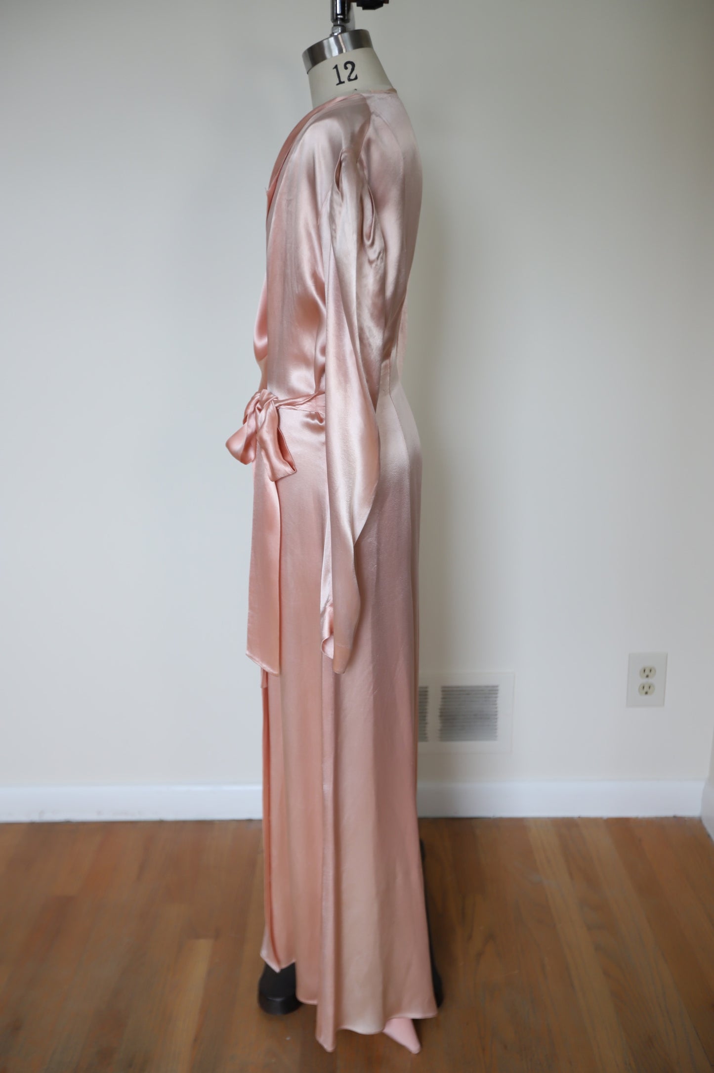 1930s Pink Satin Dressing Gown