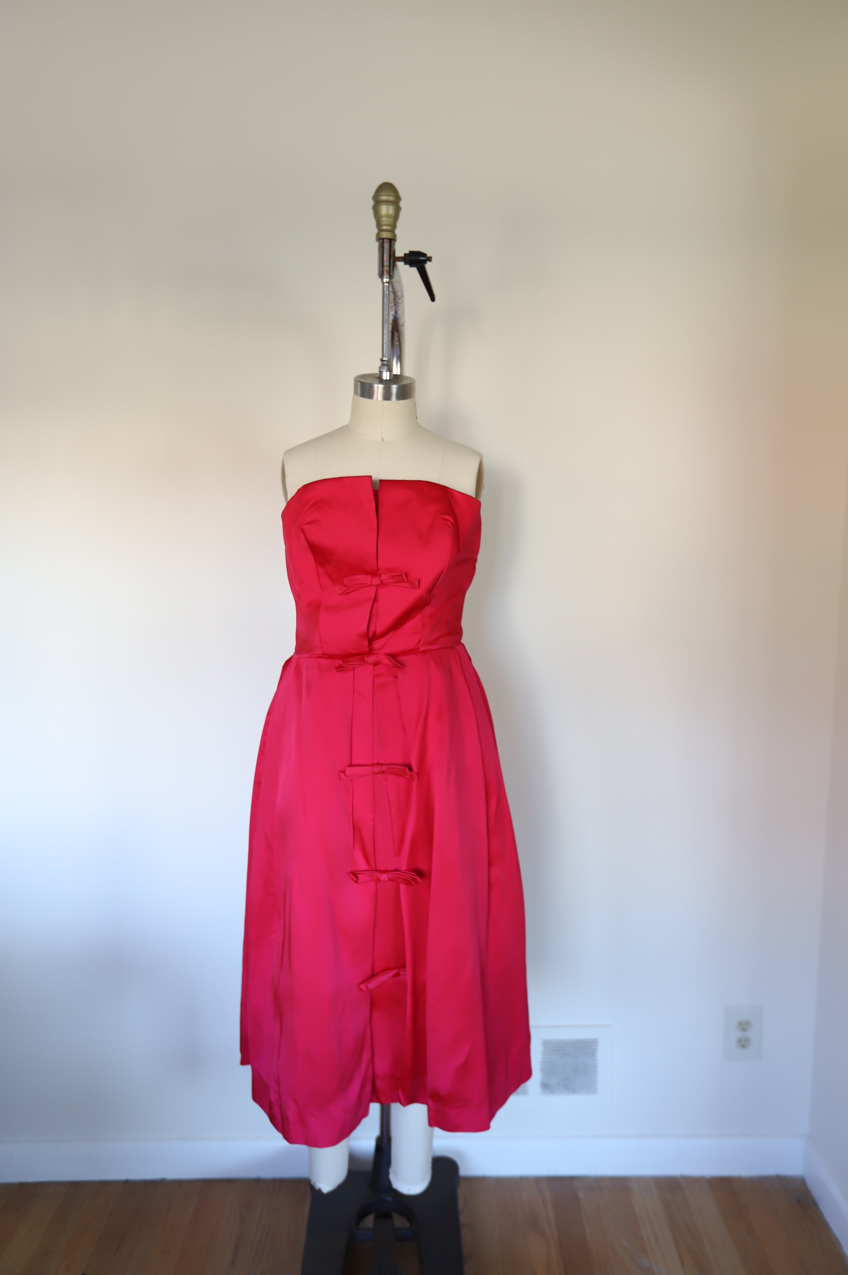 1950s Vintage Strapless Bow Dress – Allegra Vintij 1950s Vintage Strapless Bow Dress – Allegra Vintij