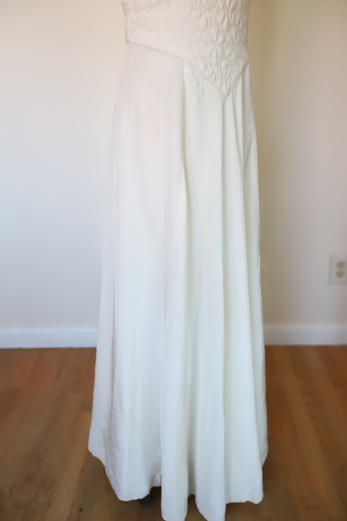 1950s Quilted Circle Bridal Gown