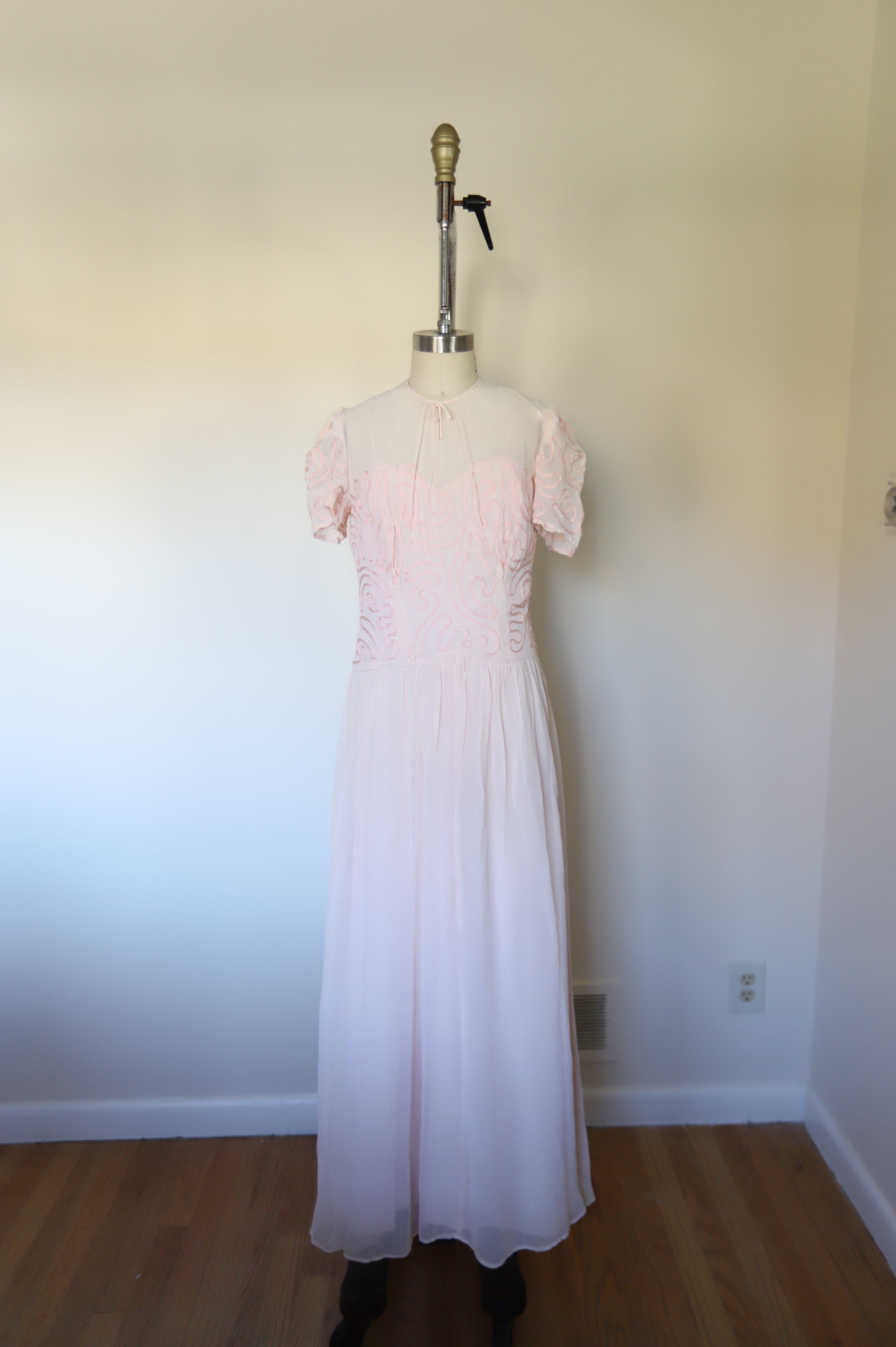 1950s Vintage Short Sleeve Sweetheart Sheer Overlay Gown