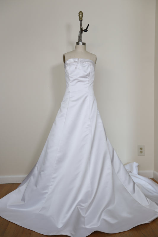 1990's Strapless Bridal Bow Gown Button Back With Train