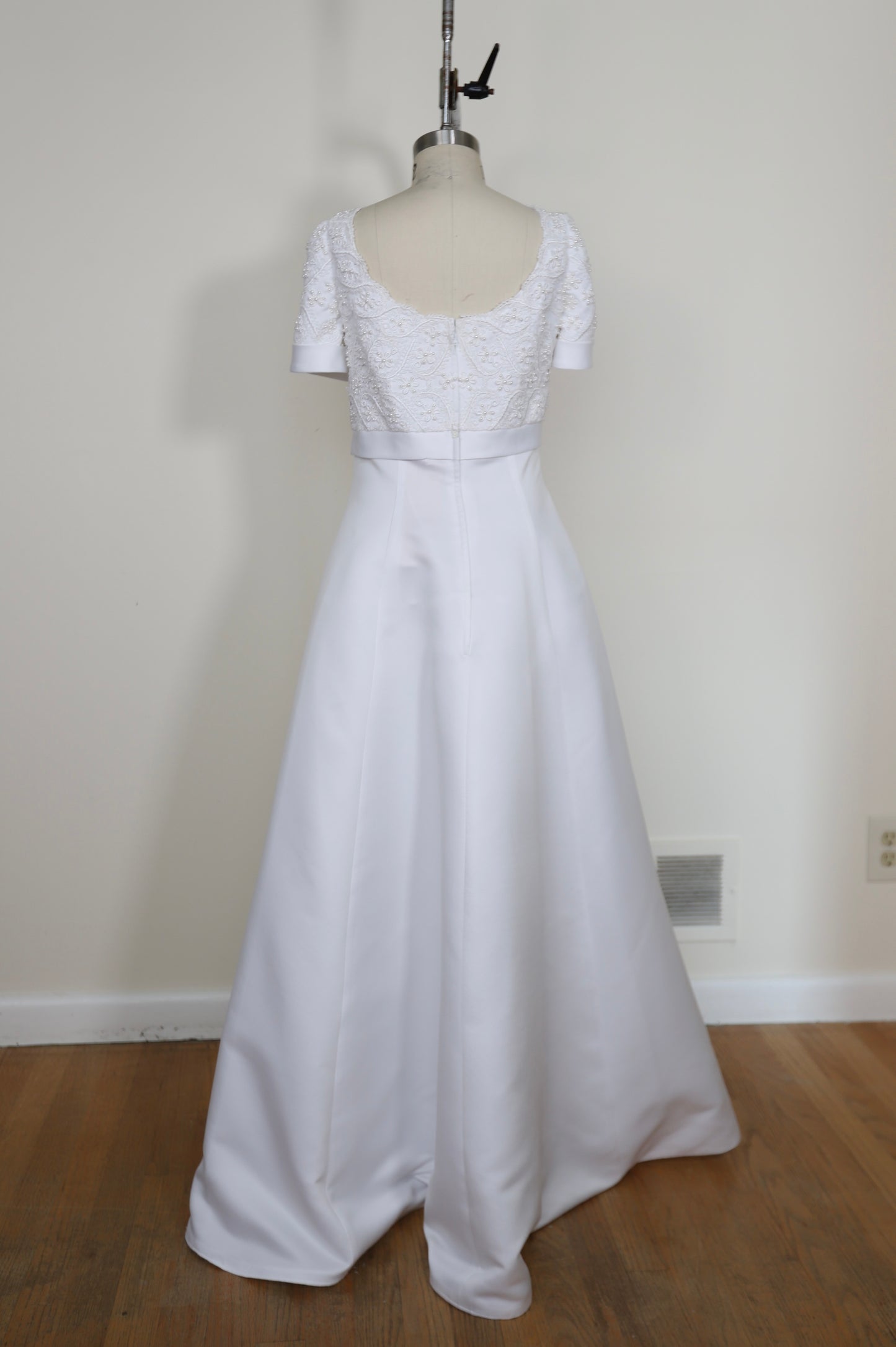 1990's Empire Waist Short Sleeve Lace A Line Gown