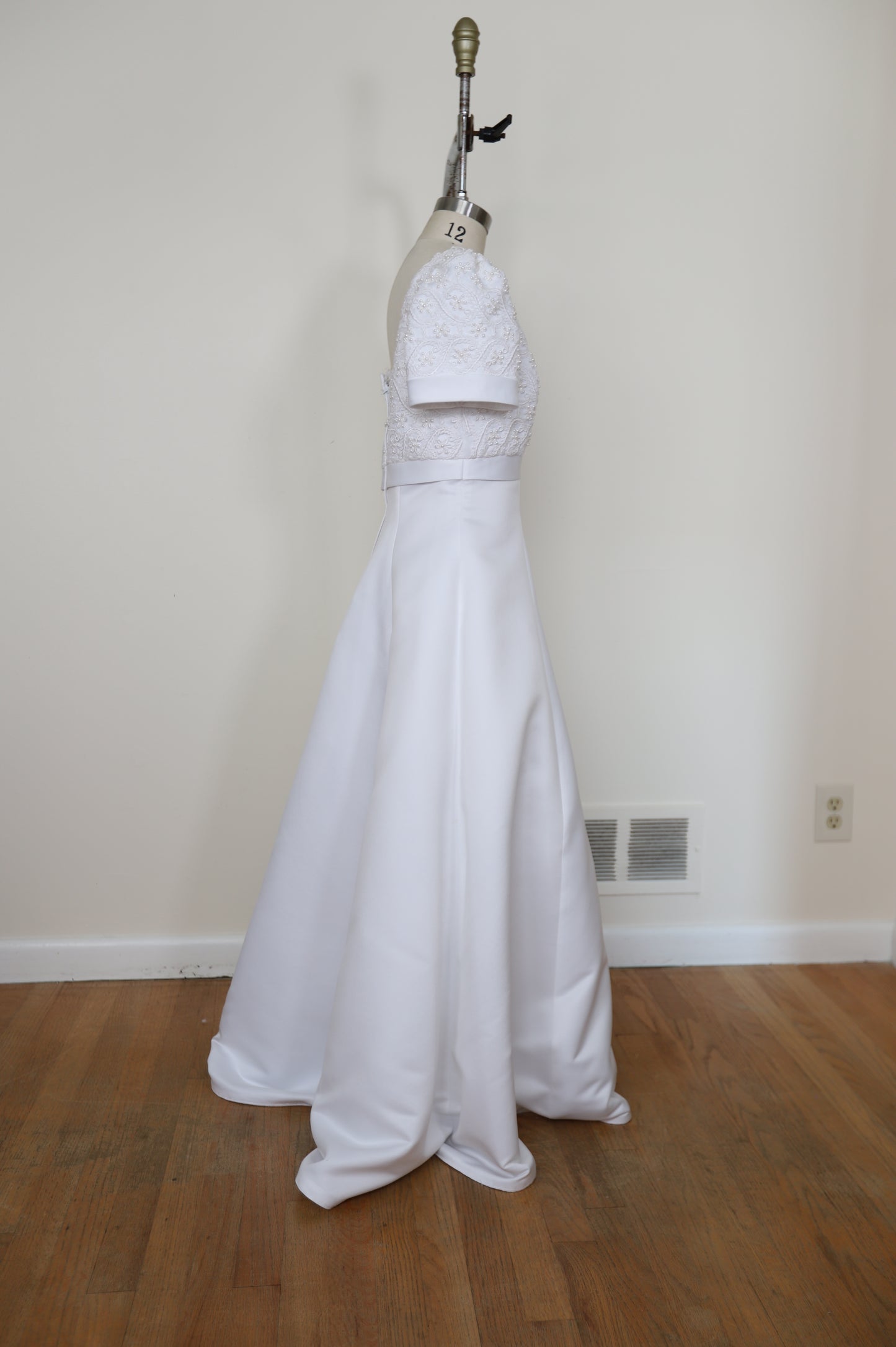 1990's Empire Waist Short Sleeve Lace A Line Gown