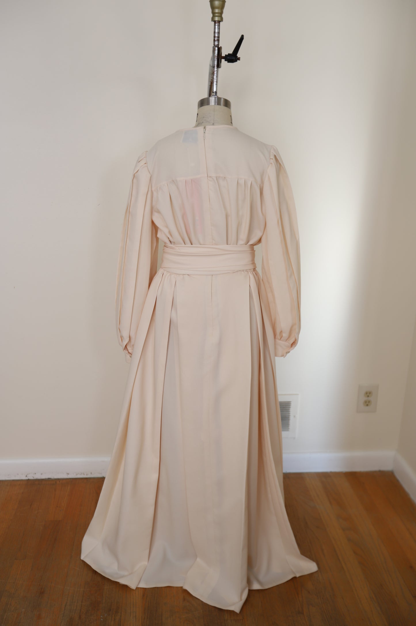 1960's Crepe Longsleeve Dress With Detachable Bow Waist