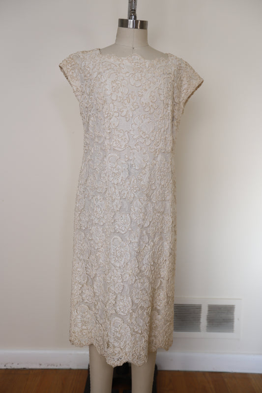1960's Lace Boat Neck Ribbon Dress