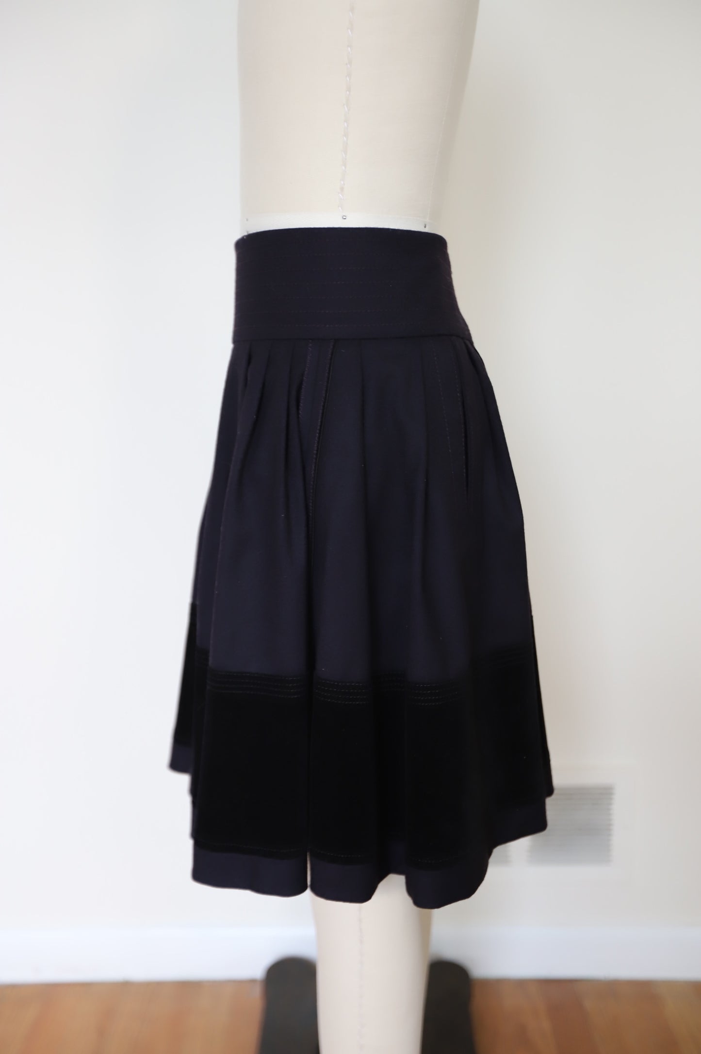 2000s Gucci Wool and Velvet Pleated Mini Skirt
