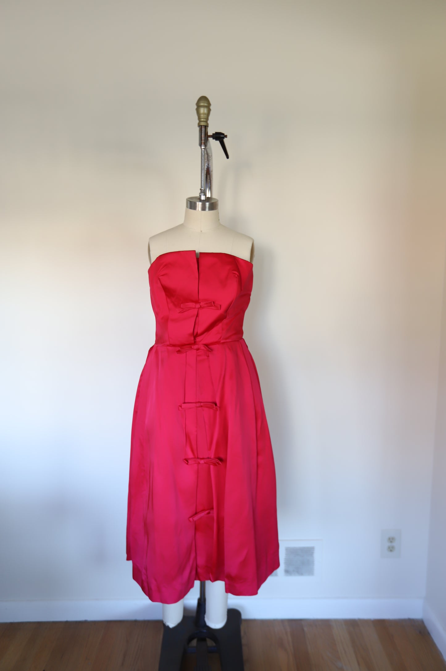 1950s Vintage Strapless Bow Dress