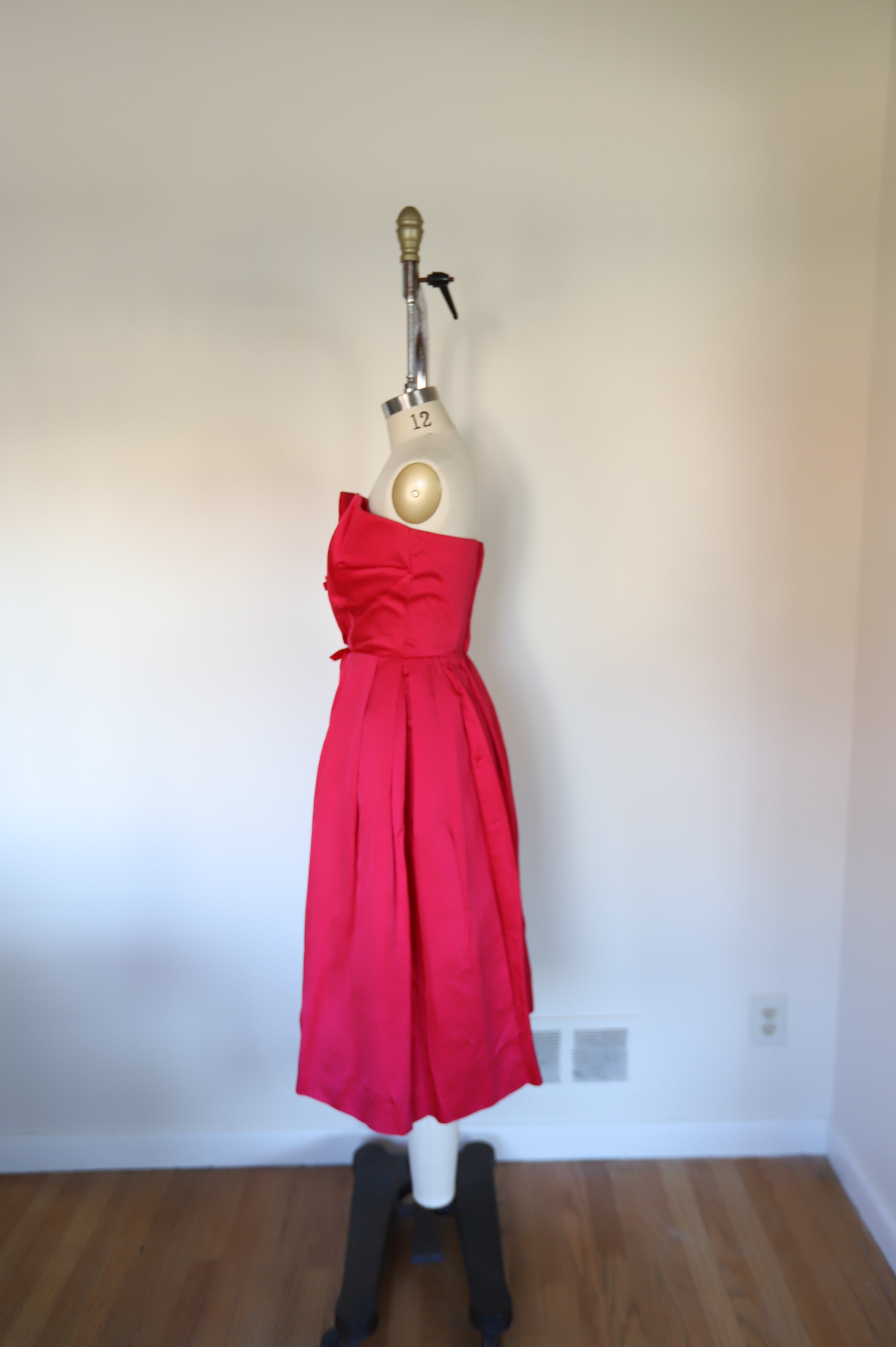 1950s Vintage Strapless Bow Dress