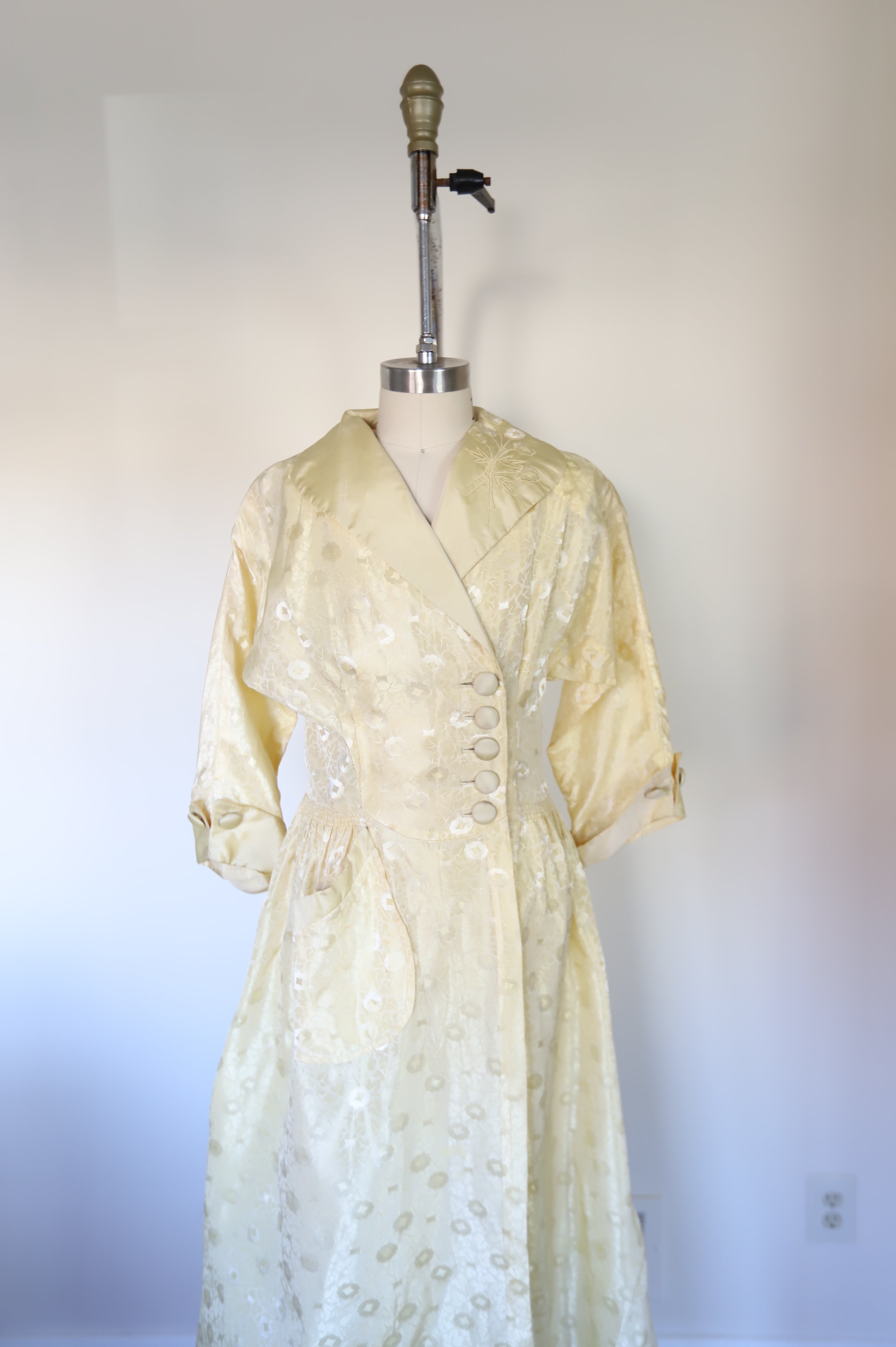 1930s Vintage Brocade Duster Robe