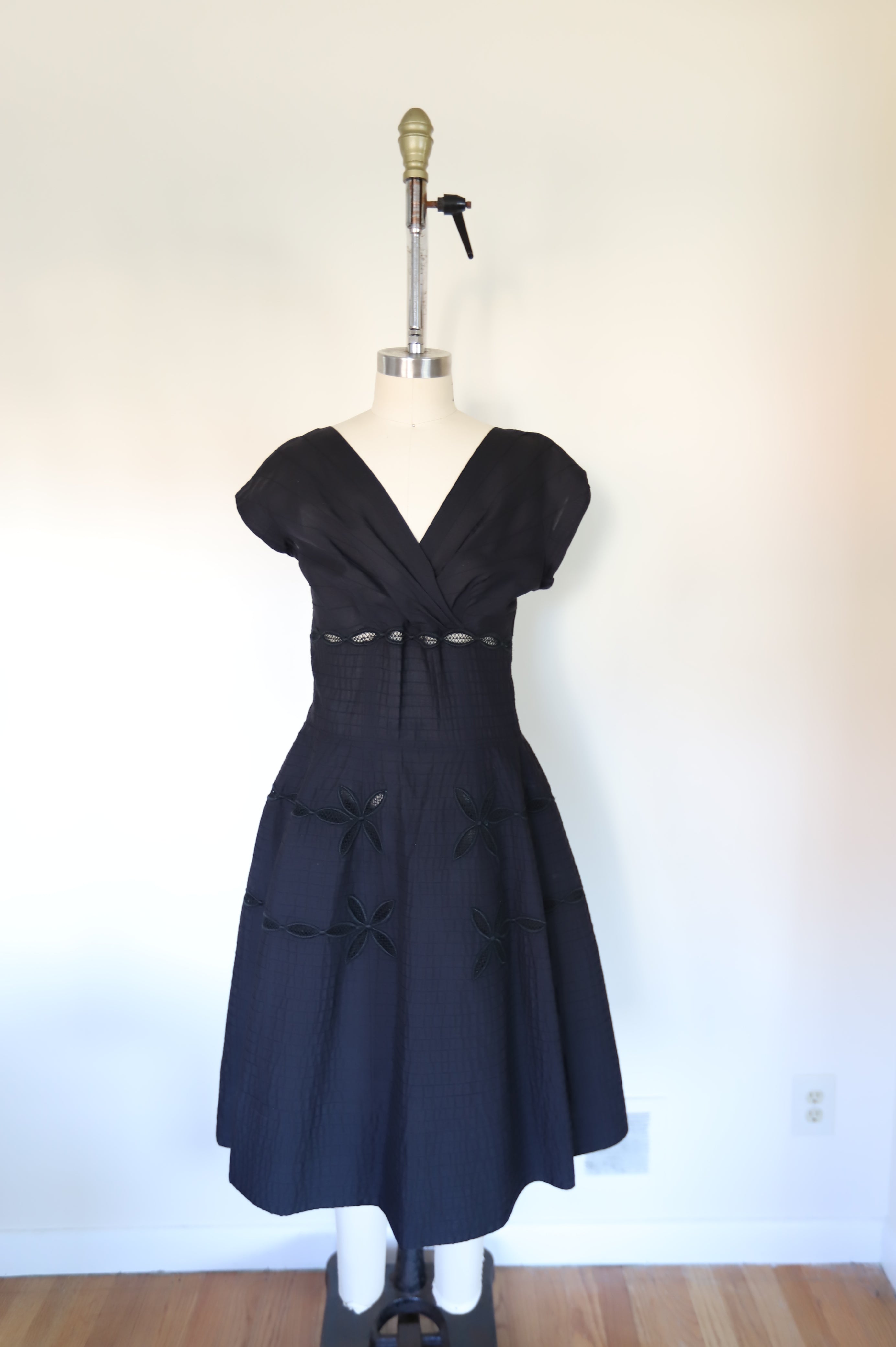 1950s Vintage Cut Out a embroidered Fit and Flare Tulle Dress