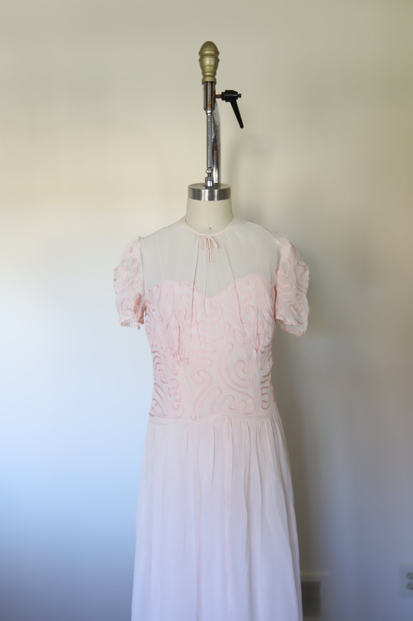 1950s Vintage Short Sleeve Sweetheart Sheer Overlay Gown