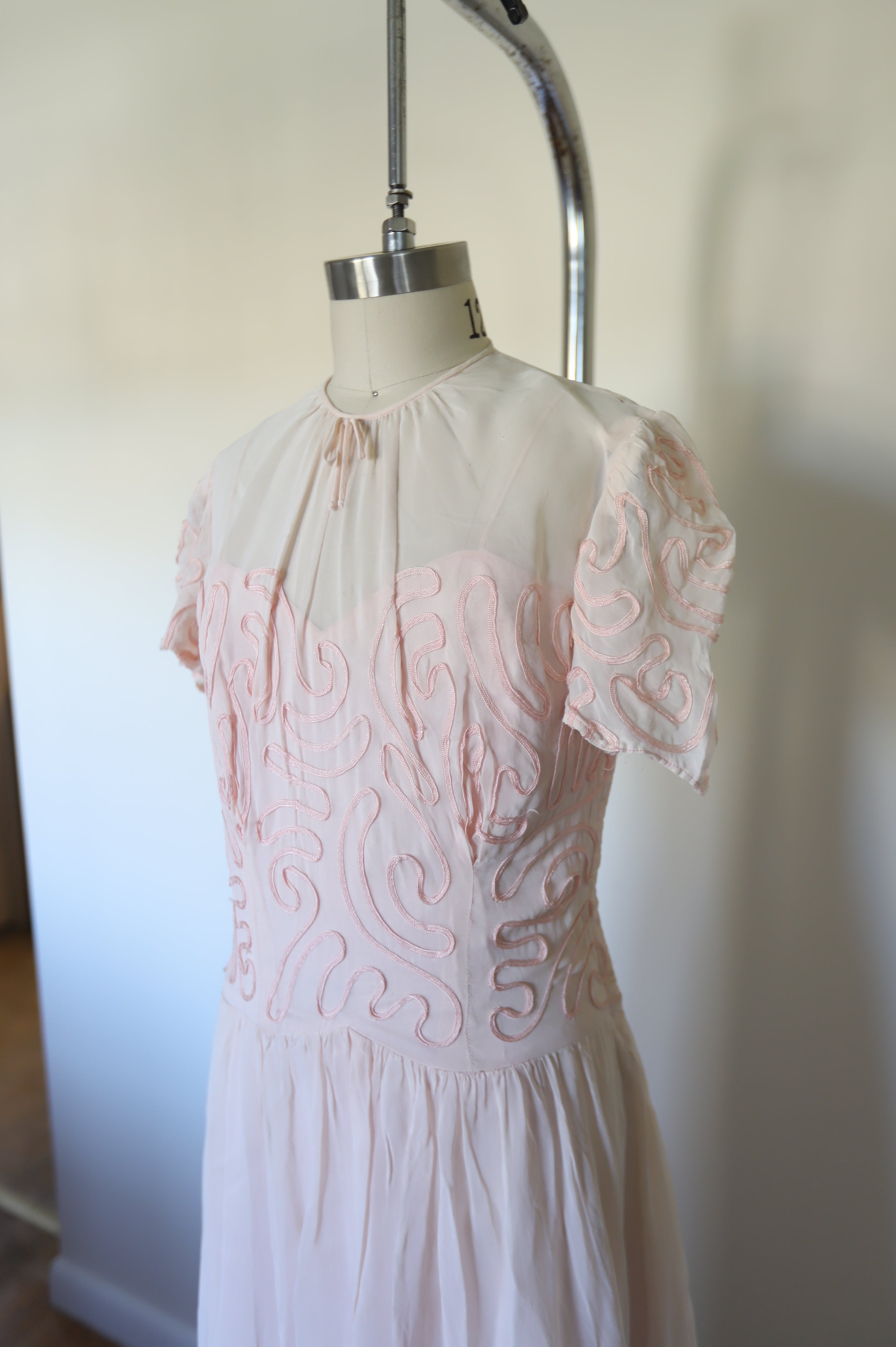 1950s Vintage Short Sleeve Sweetheart Sheer Overlay Gown