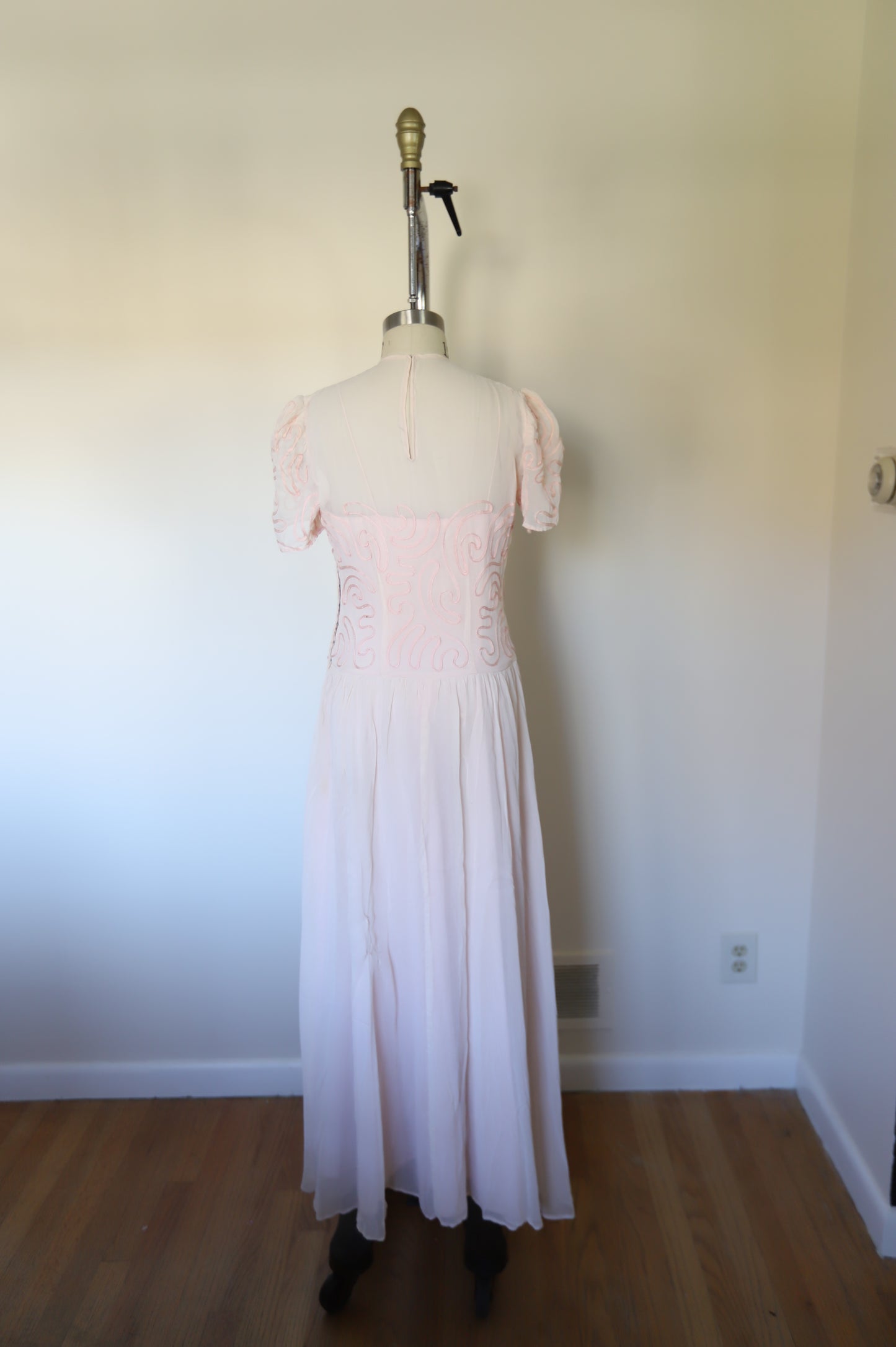 1950s Vintage Short Sleeve Sweetheart Sheer Overlay Gown