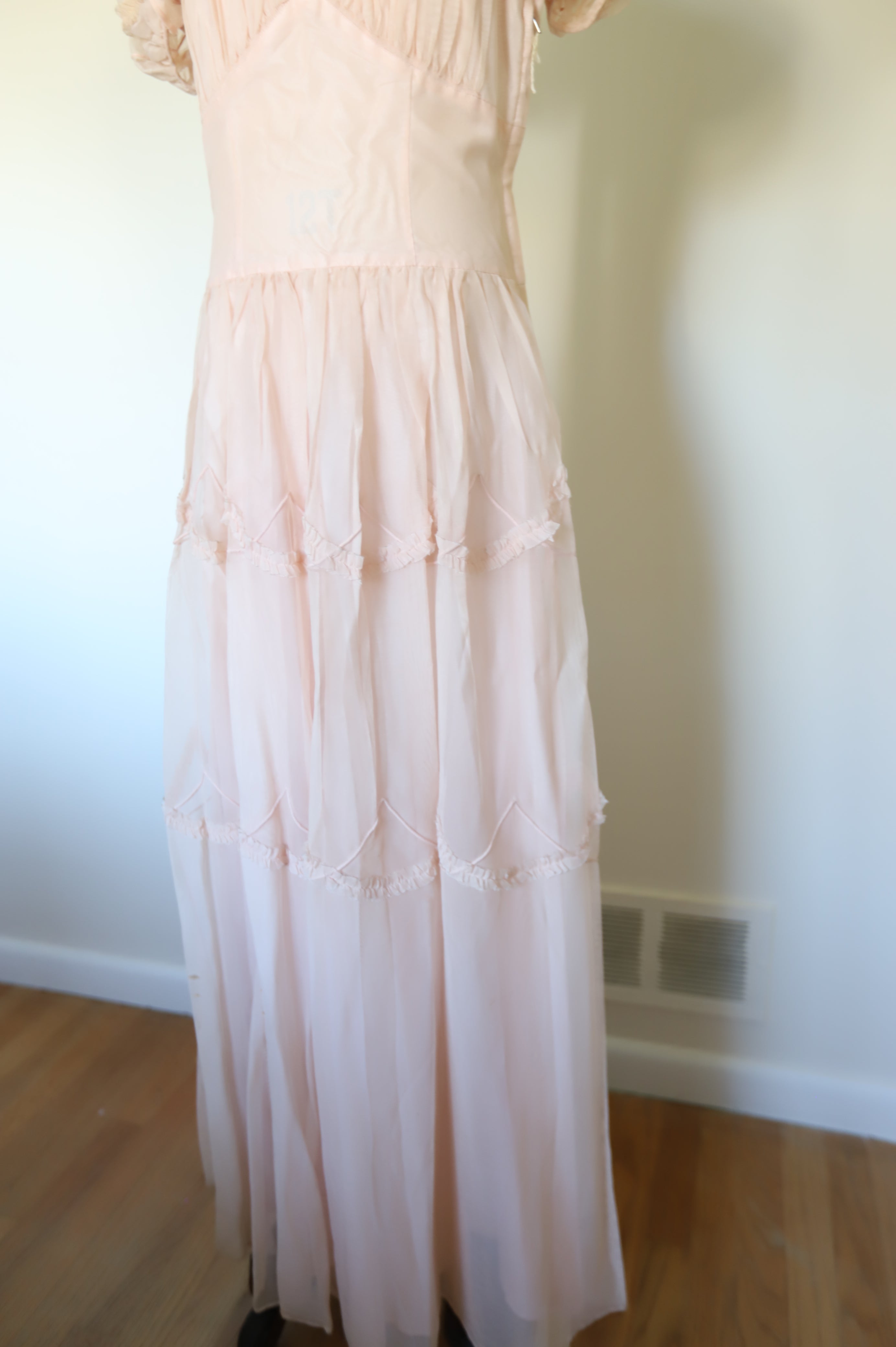 1950s Vintage Short Sleeve Pleated Sweetheart Tiered Layered Gown