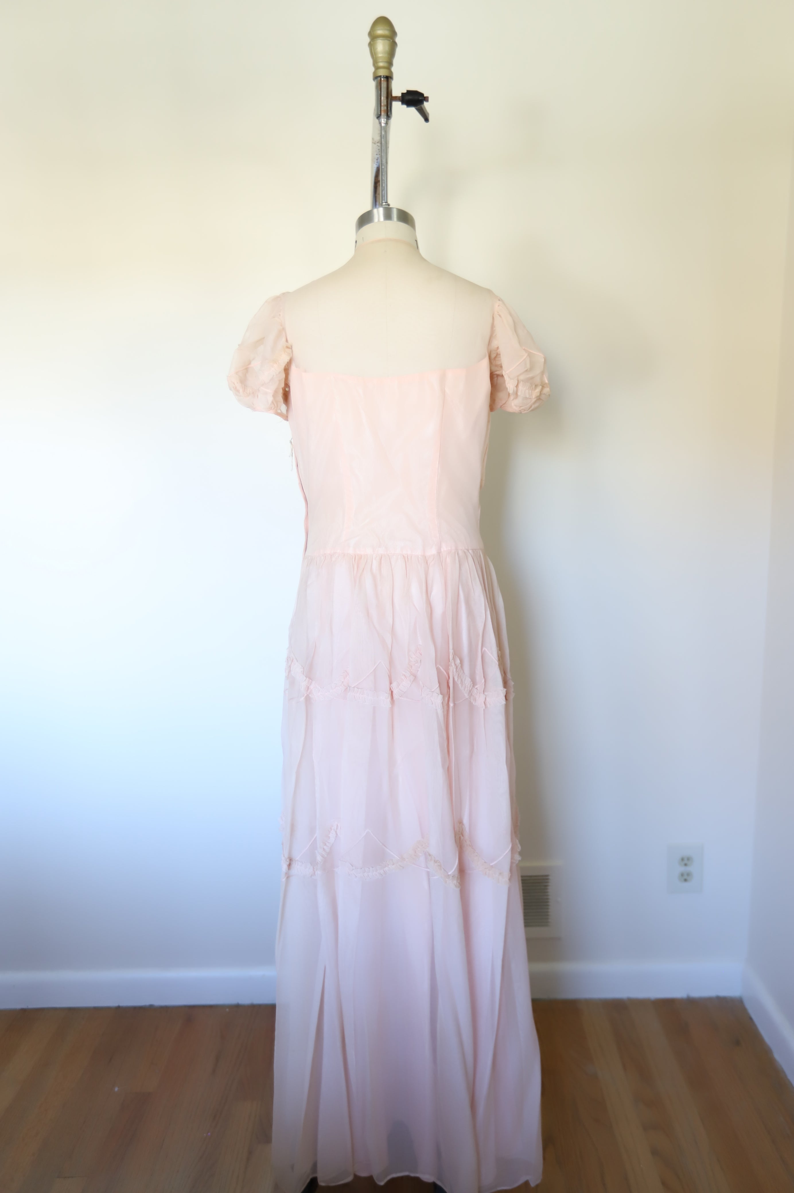 1950s Vintage Short Sleeve Pleated Sweetheart Tiered Layered Gown