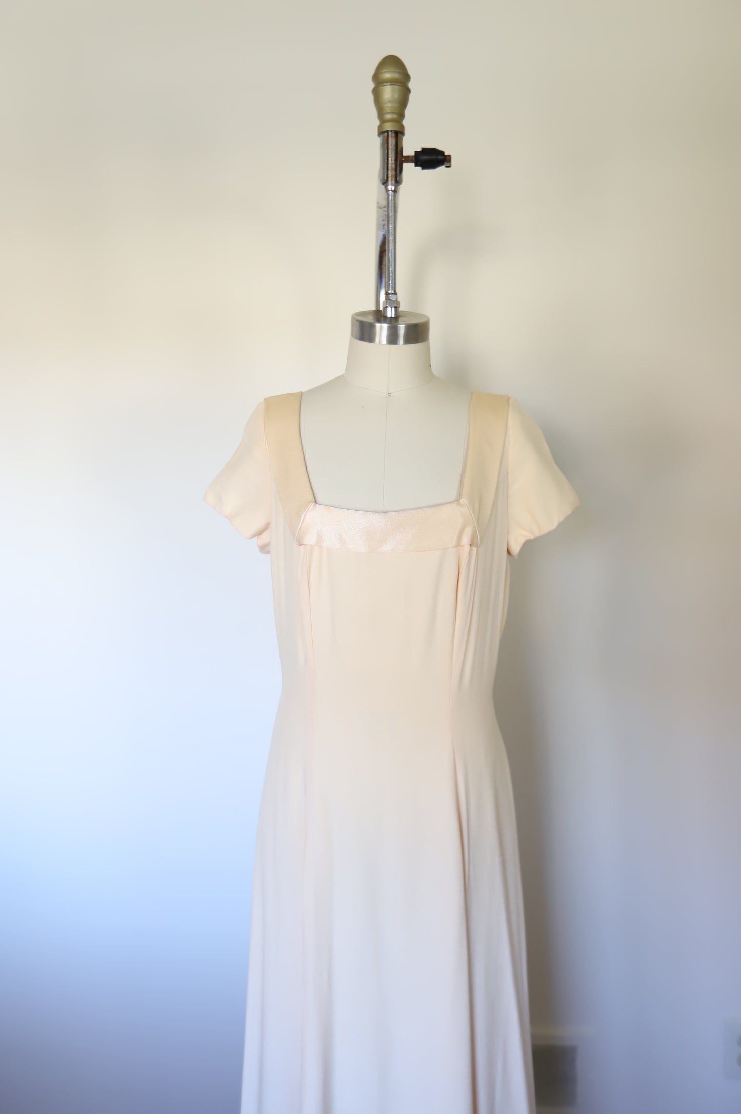 1970s Vintage Square Neck Low Back Bow Dress