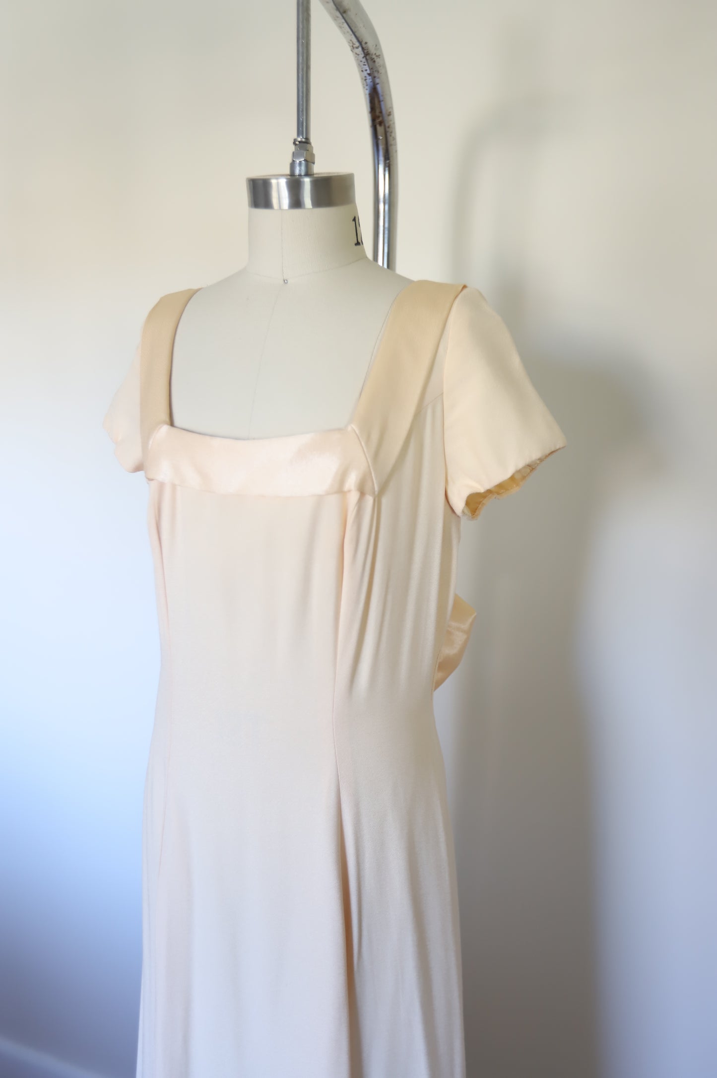 1970s Vintage Square Neck Low Back Bow Dress