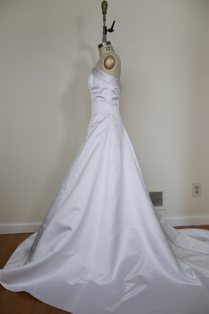 1990's Strapless Bridal Bow Gown Button Back With Train