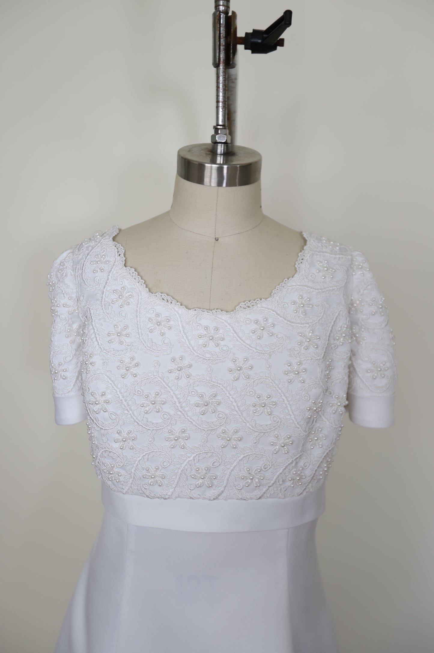 1990's Empire Waist Short Sleeve Lace A Line Gown
