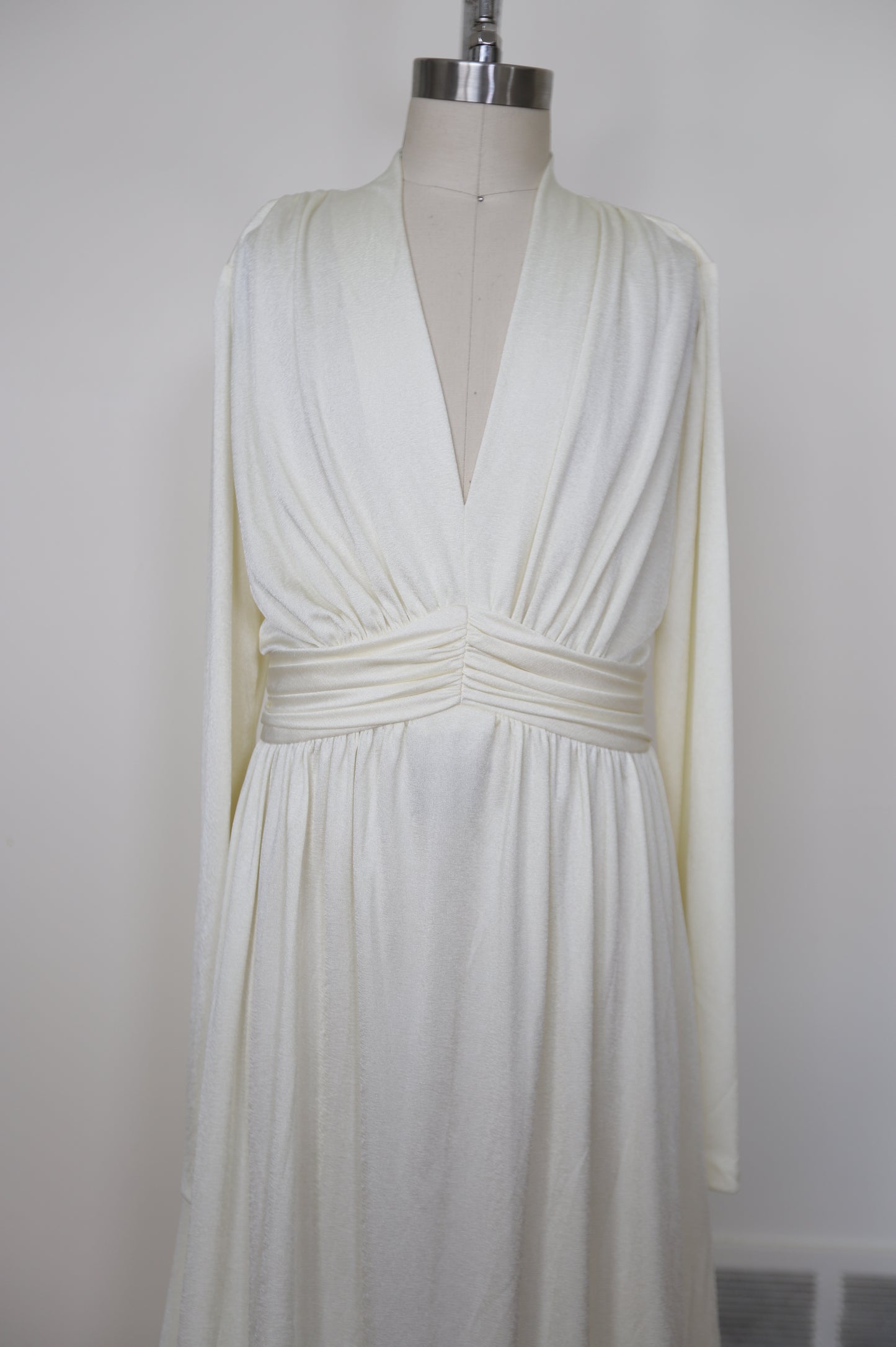 1970's Empire Waist Long Sleeve Ruched Dress