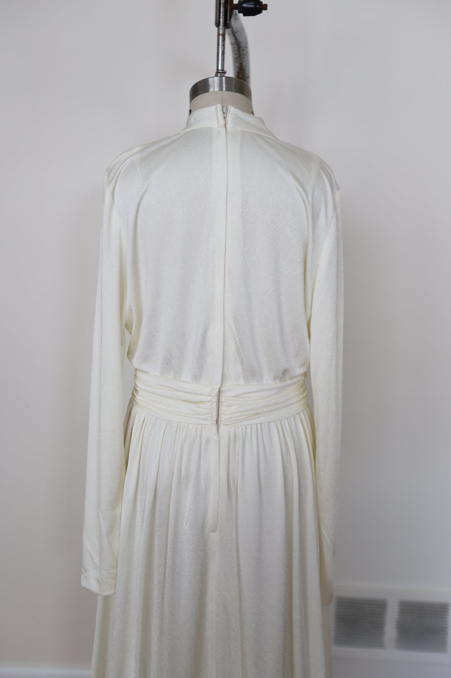 1970's Empire Waist Long Sleeve Ruched Dress